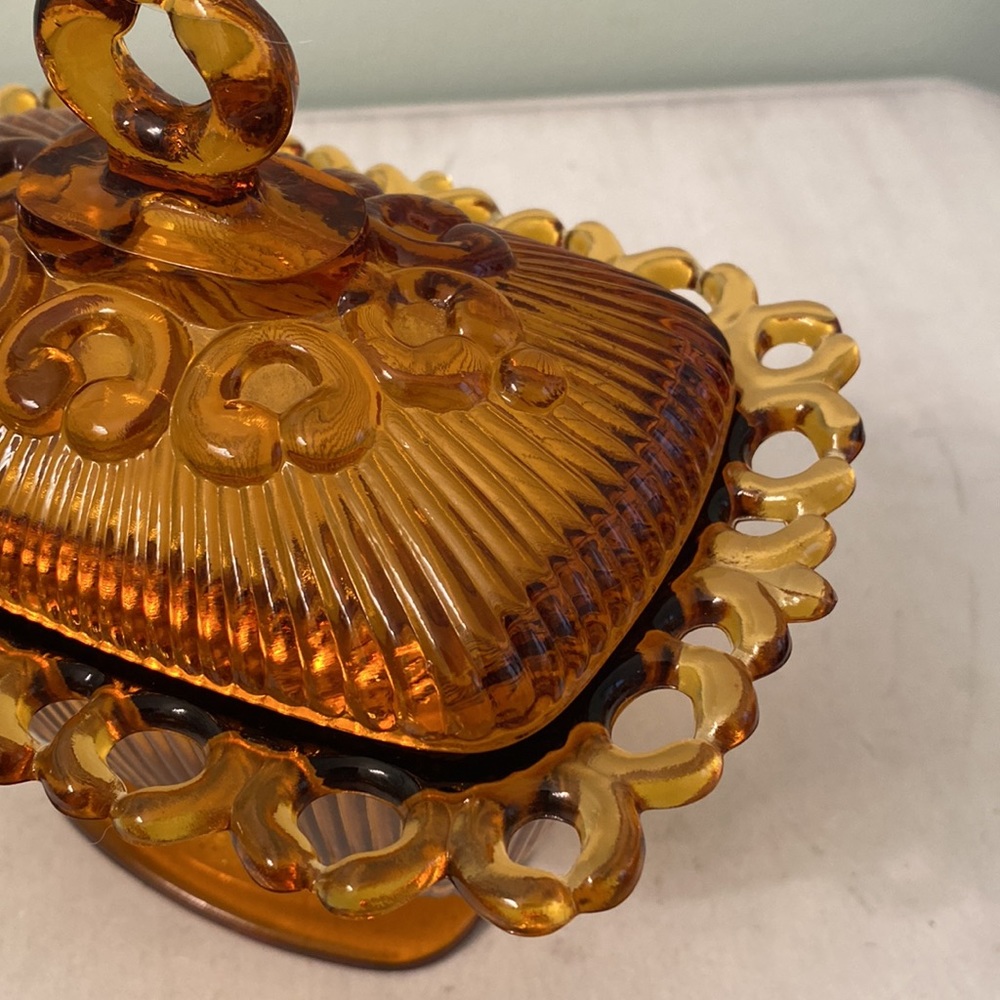 Amber glass  square pedestal  bowl with lid - Picture 2 of 10